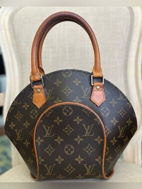 Louis Vuitton Ellipse PM M10040 Timeless design in good vintage condition.